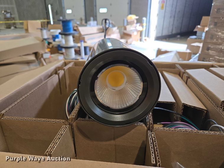 image for item EN3881 Approximately 29 pallets of lighting fixtures