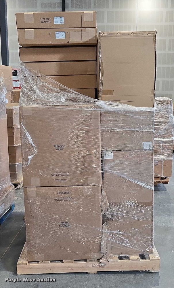 image for item EN3881 Approximately 29 pallets of lighting fixtures