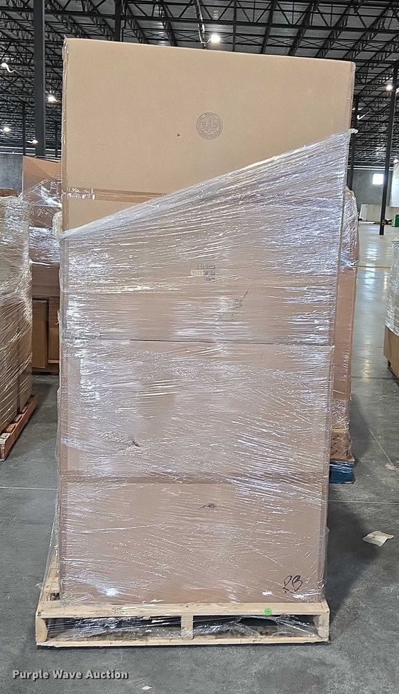 image for item EN3881 Approximately 29 pallets of lighting fixtures