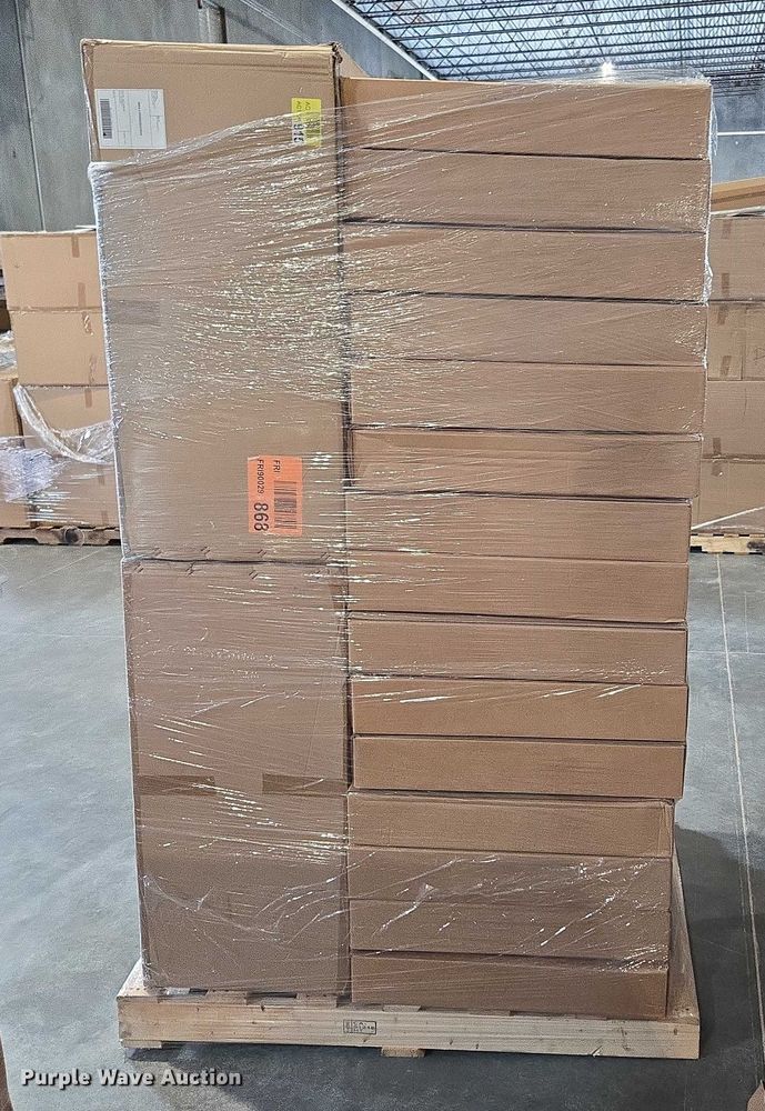 image for item EN3881 Approximately 29 pallets of lighting fixtures