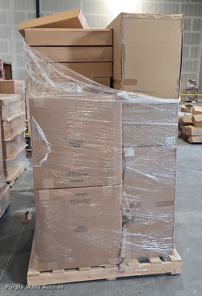 image for item EN3881 Approximately 29 pallets of lighting fixtures