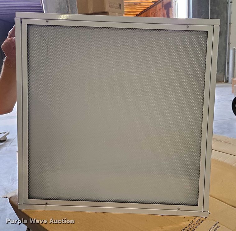 image for item EN3881 Approximately 29 pallets of lighting fixtures