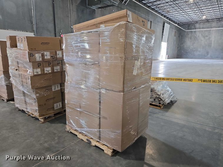 image for item EN3881 Approximately 29 pallets of lighting fixtures