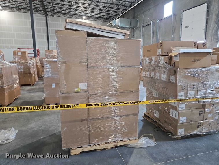 image for item EN3881 Approximately 29 pallets of lighting fixtures