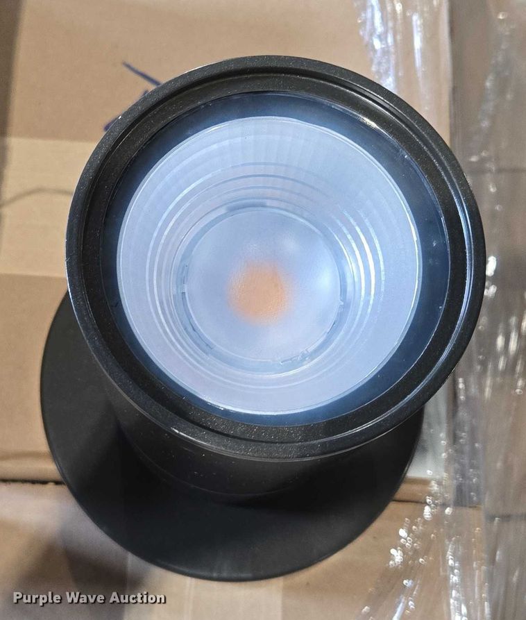 image for item EN3881 Approximately 29 pallets of lighting fixtures