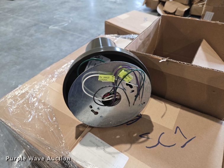 image for item EN3881 Approximately 29 pallets of lighting fixtures