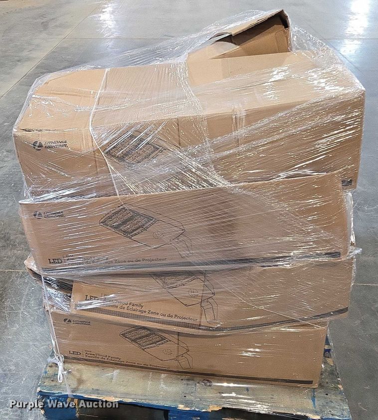image for item EN3881 Approximately 29 pallets of lighting fixtures