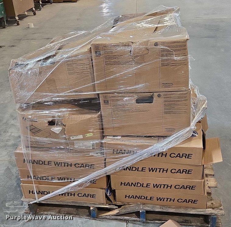 image for item EN3881 Approximately 29 pallets of lighting fixtures