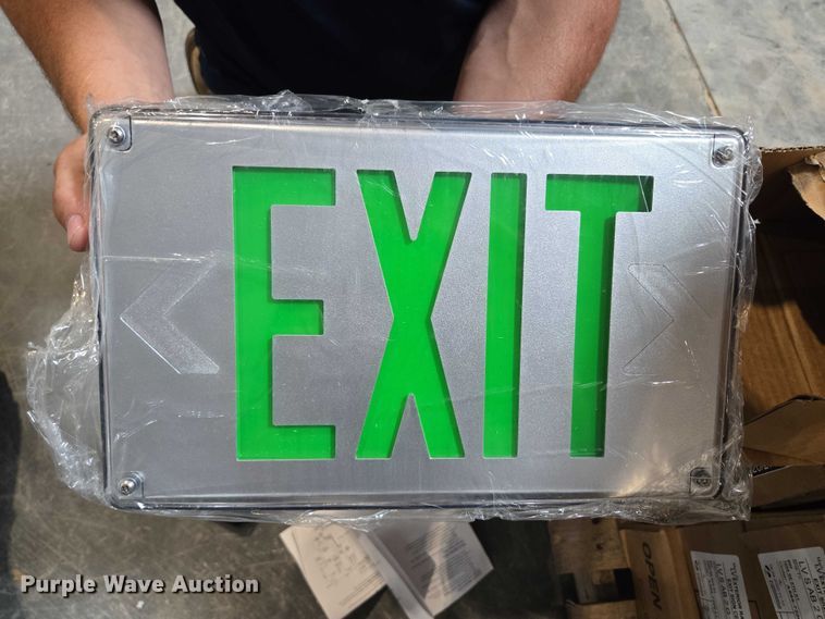 image for item EN3881 Approximately 29 pallets of lighting fixtures