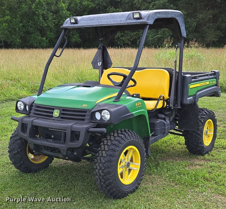 image for item EN3890 2015 John Deere Gator 625i utility vehicle