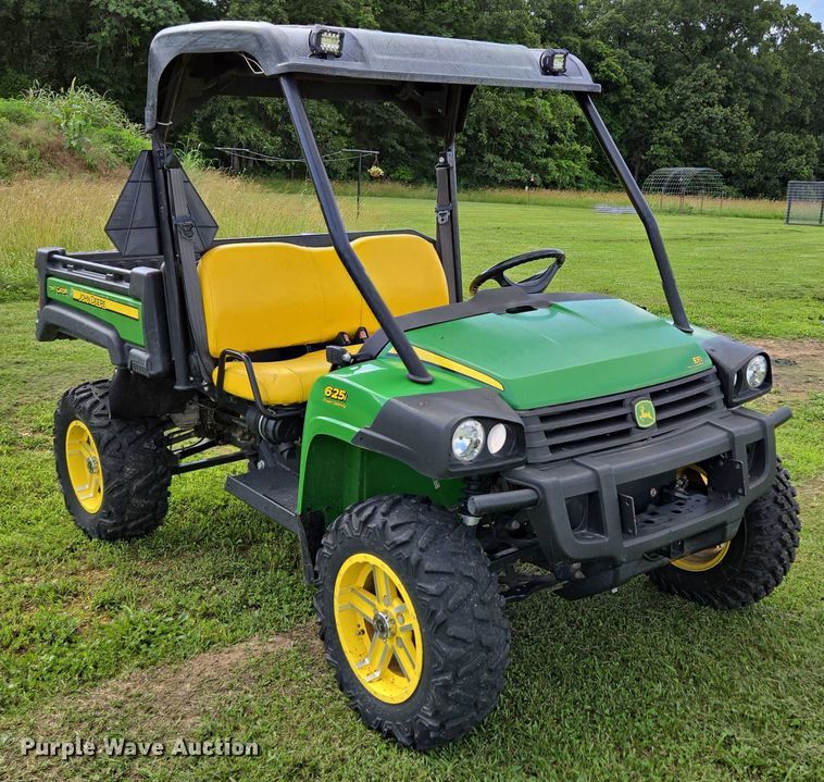 image for item EN3890 2015 John Deere Gator 625i utility vehicle