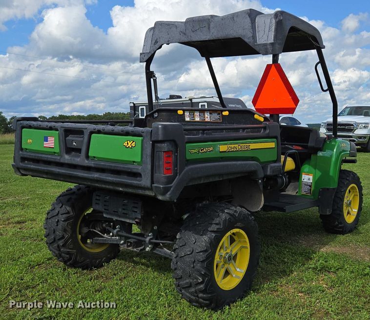 image for item EN3890 2015 John Deere Gator 625i utility vehicle