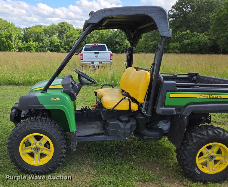 image for item EN3890 2015 John Deere Gator 625i utility vehicle