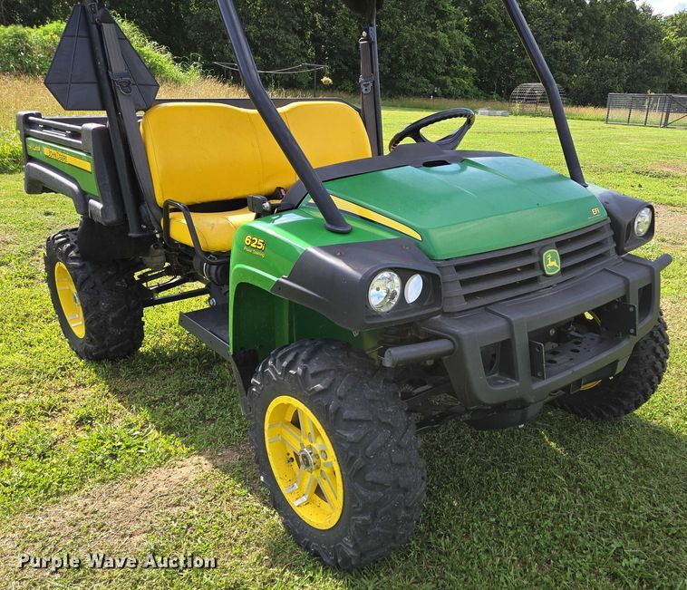 image for item EN3890 2015 John Deere Gator 625i utility vehicle