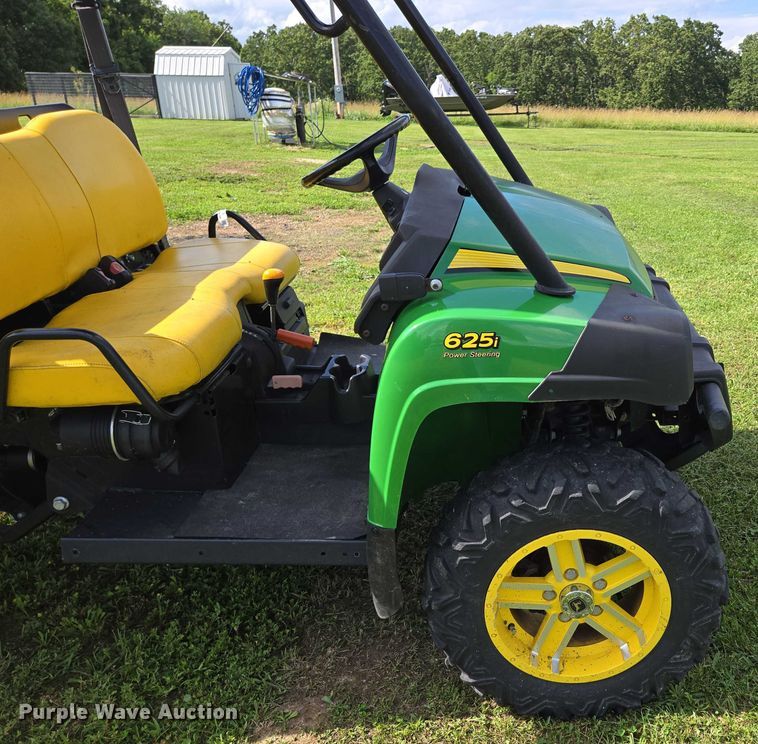 image for item EN3890 2015 John Deere Gator 625i utility vehicle