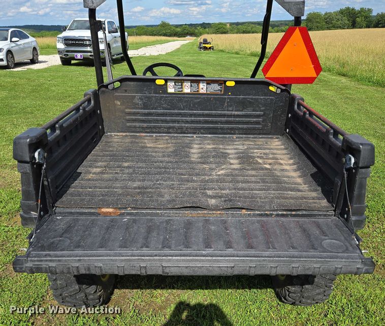 image for item EN3890 2015 John Deere Gator 625i utility vehicle
