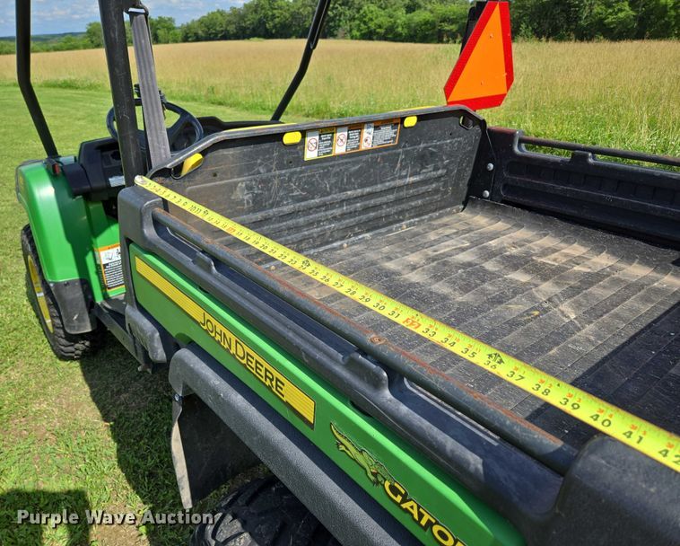 image for item EN3890 2015 John Deere Gator 625i utility vehicle