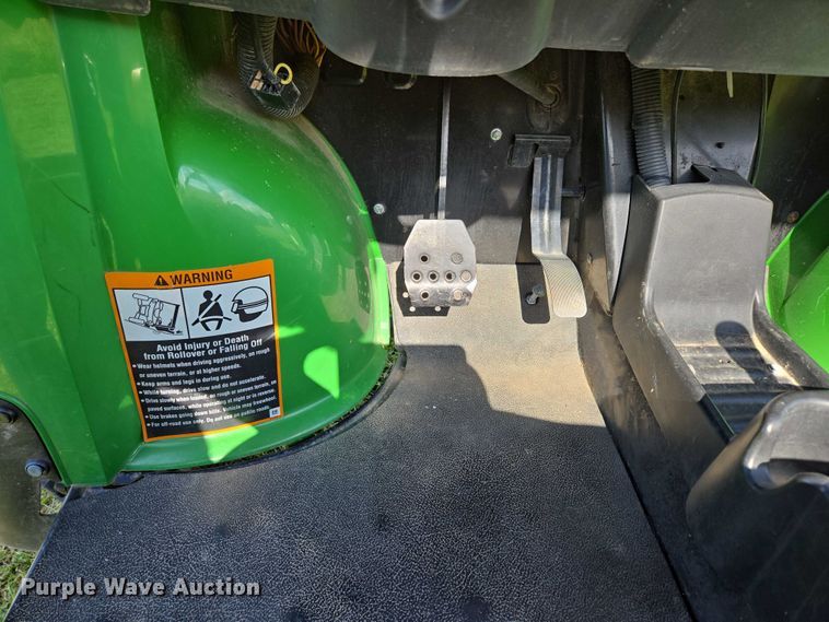 image for item EN3890 2015 John Deere Gator 625i utility vehicle