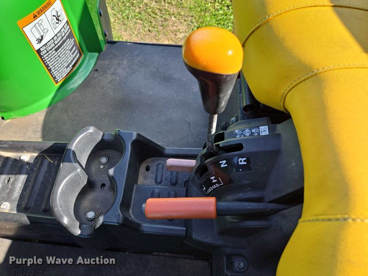 image for item EN3890 2015 John Deere Gator 625i utility vehicle