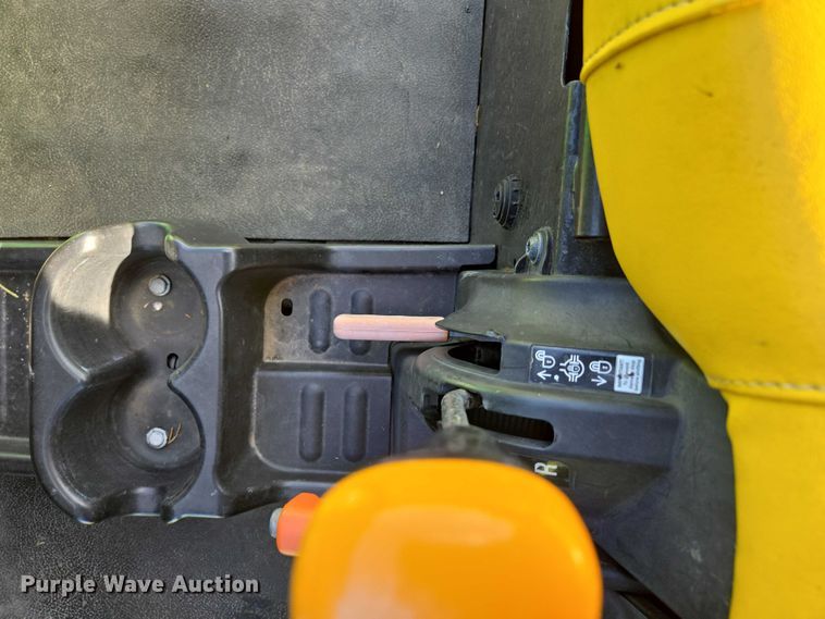 image for item EN3890 2015 John Deere Gator 625i utility vehicle