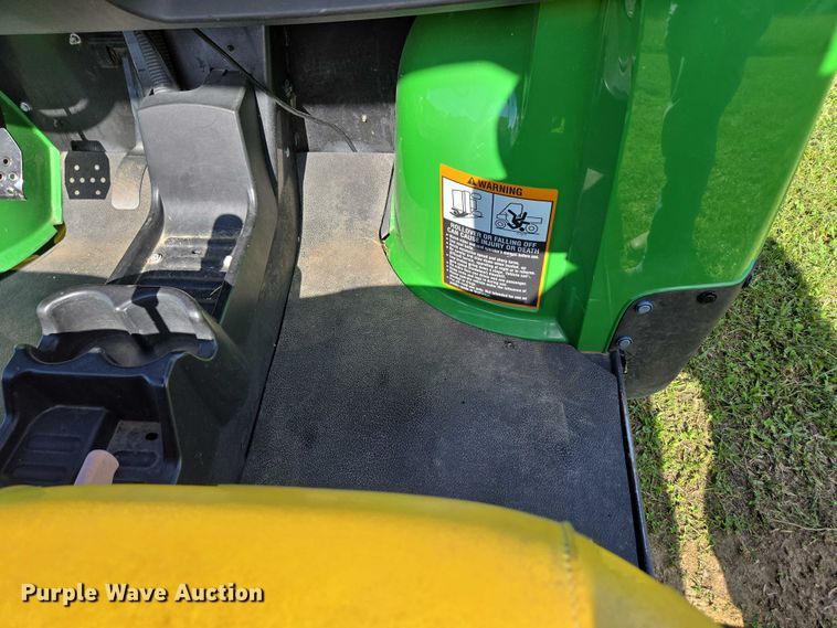 image for item EN3890 2015 John Deere Gator 625i utility vehicle
