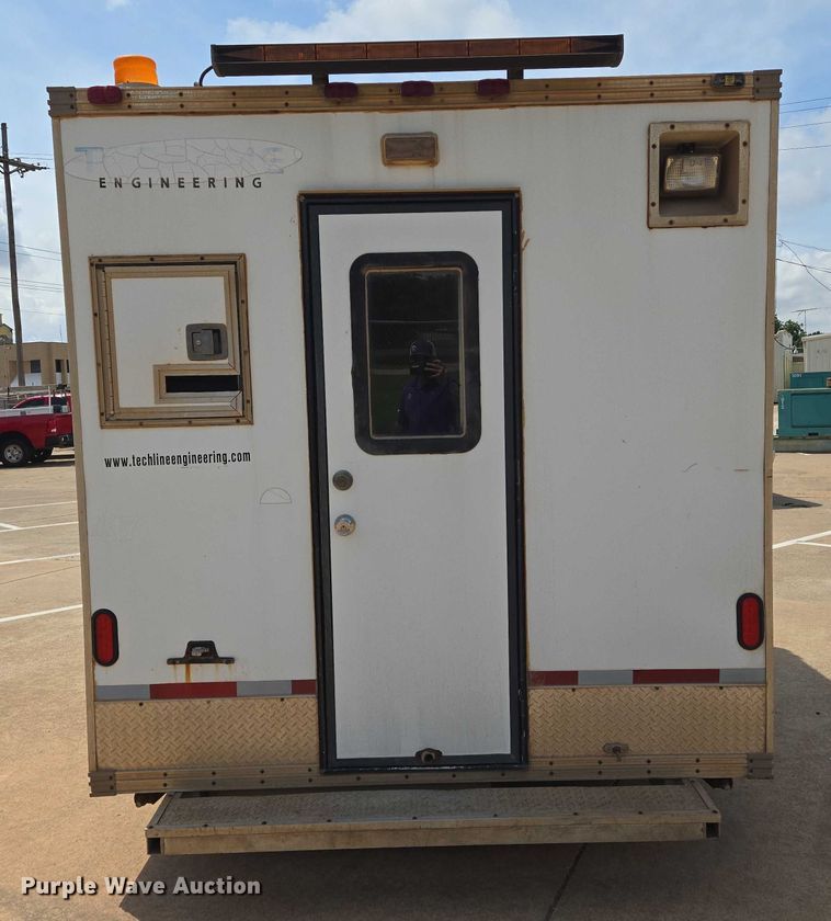 image for item EN8085 2006 Coachcraft fiber optic splicing trailer