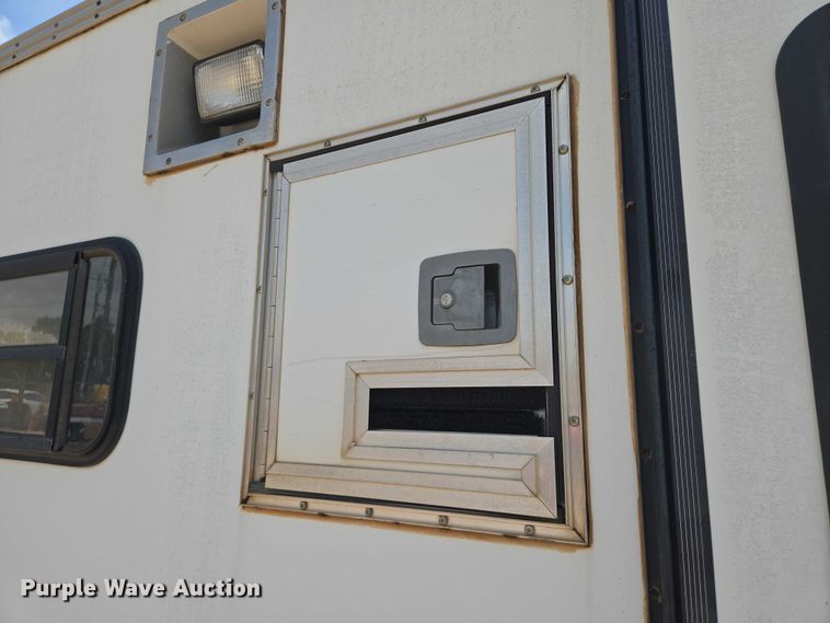 image for item EN8085 2006 Coachcraft fiber optic splicing trailer