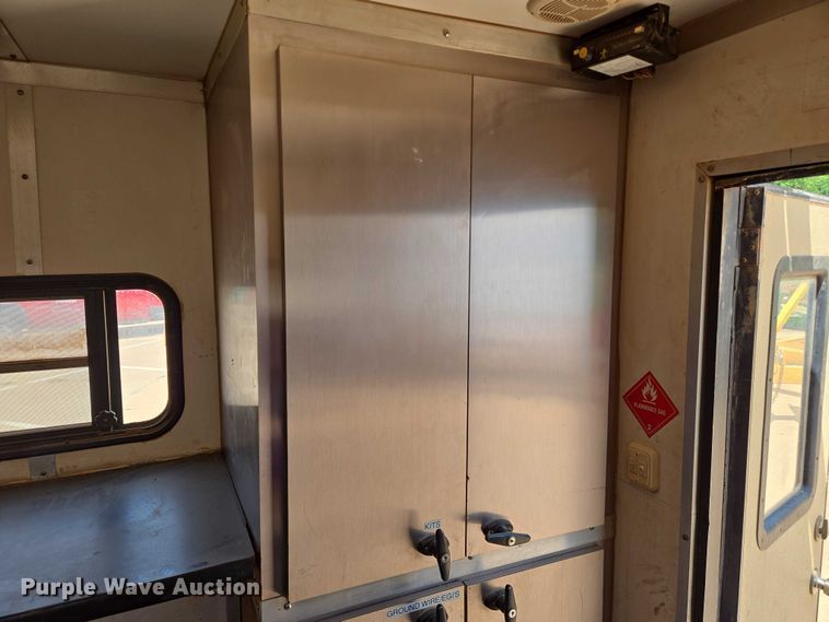 image for item EN8085 2006 Coachcraft fiber optic splicing trailer