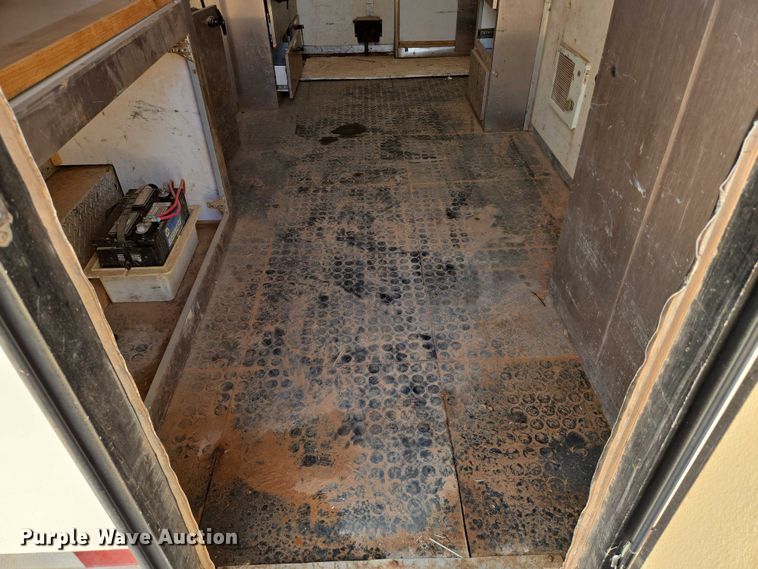 image for item EN8085 2006 Coachcraft fiber optic splicing trailer