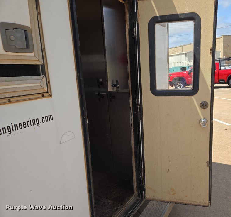 image for item EN8085 2006 Coachcraft fiber optic splicing trailer