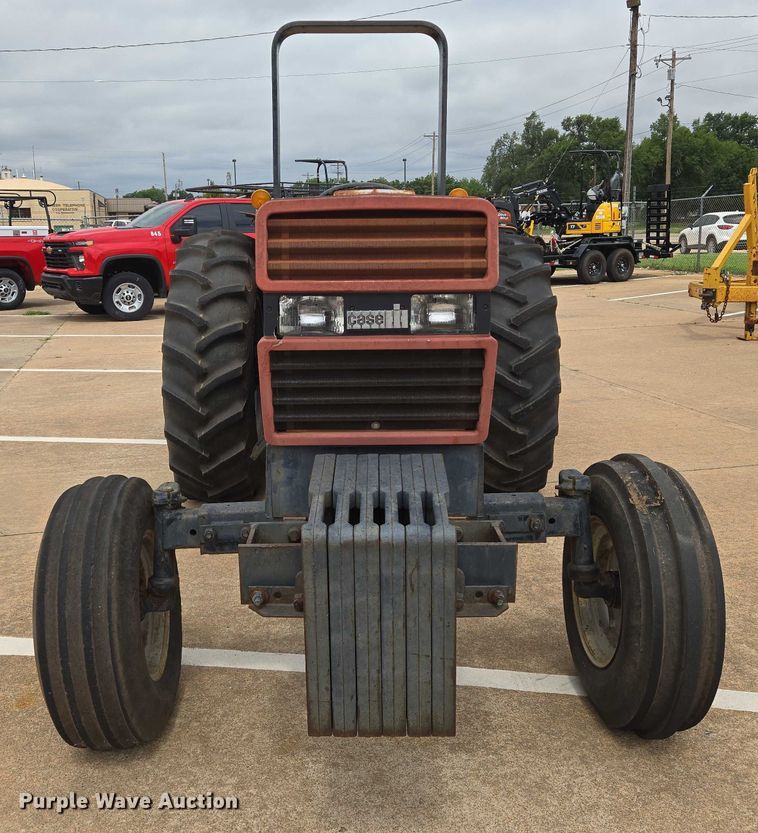 image for item EN8105 1985 Case IH 685 tractor