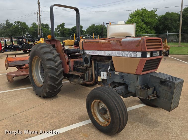 image for item EN8105 1985 Case IH 685 tractor