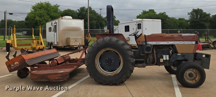 image for item EN8105 1985 Case IH 685 tractor