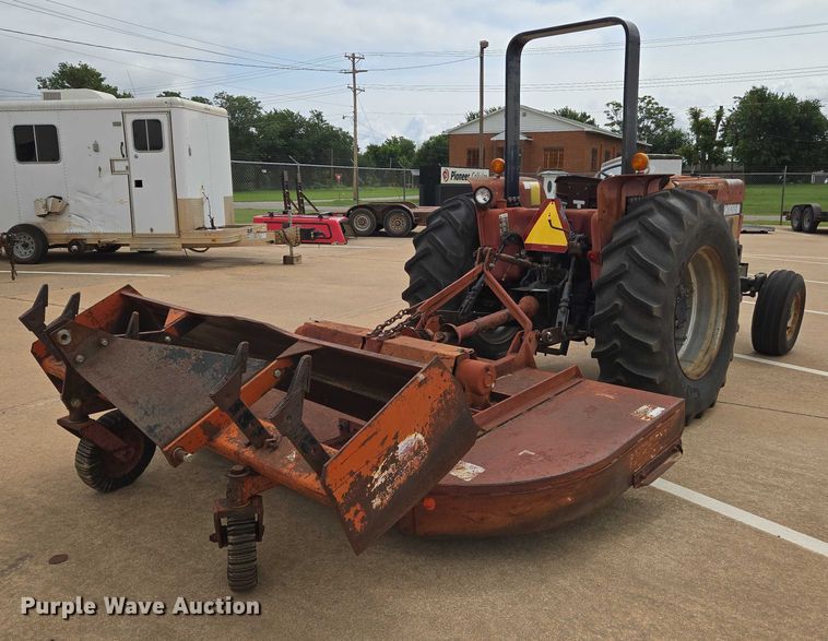 image for item EN8105 1985 Case IH 685 tractor