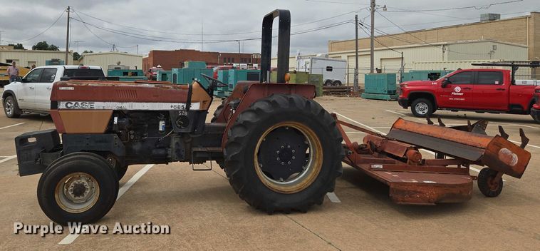 image for item EN8105 1985 Case IH 685 tractor