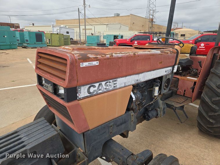 image for item EN8105 1985 Case IH 685 tractor