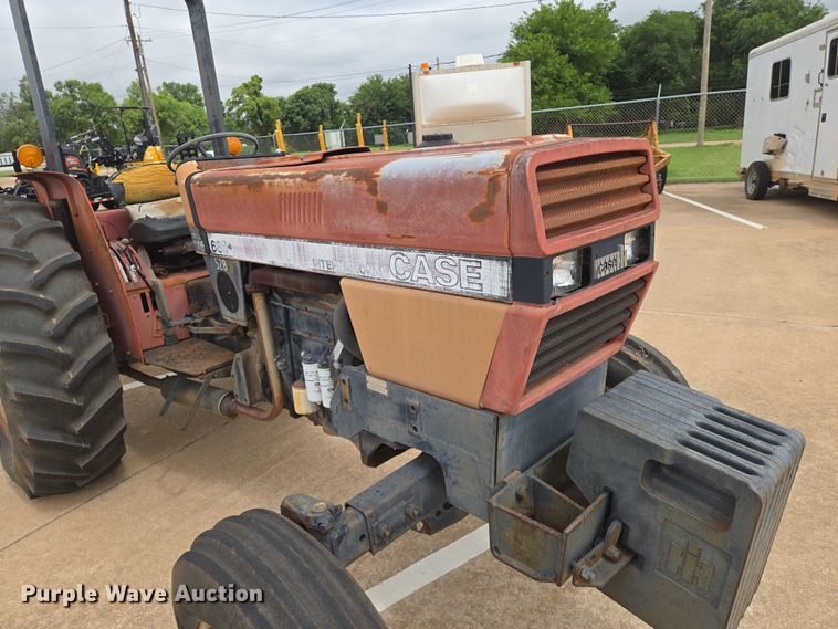 image for item EN8105 1985 Case IH 685 tractor