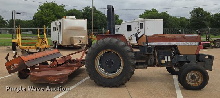 image for item EN8105 1985 Case IH 685 tractor