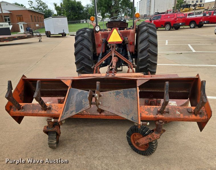 image for item EN8105 1985 Case IH 685 tractor