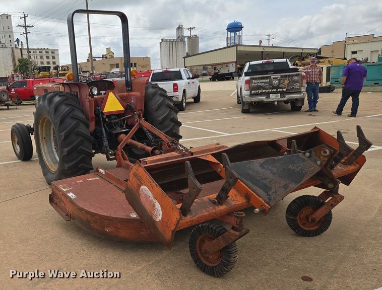 image for item EN8105 1985 Case IH 685 tractor