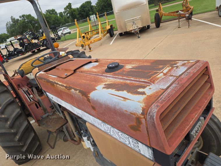 image for item EN8105 1985 Case IH 685 tractor