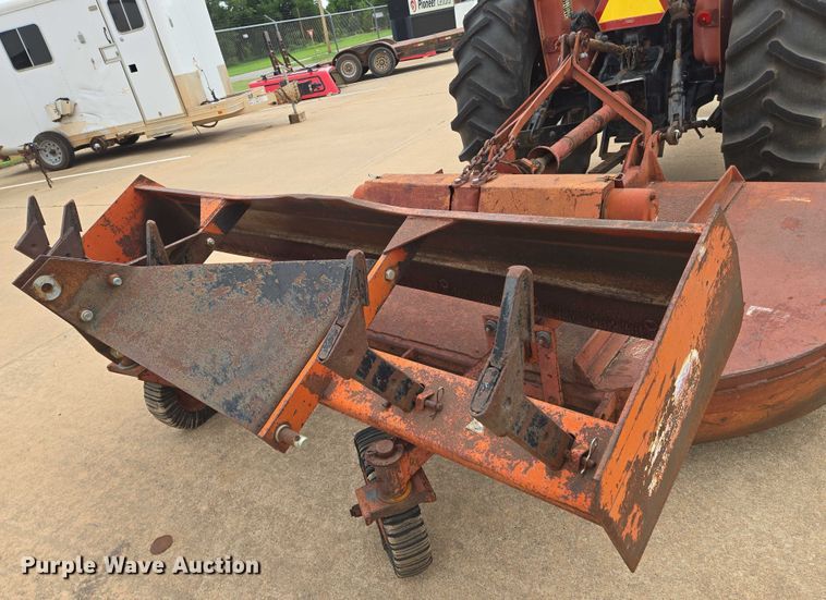 image for item EN8105 1985 Case IH 685 tractor