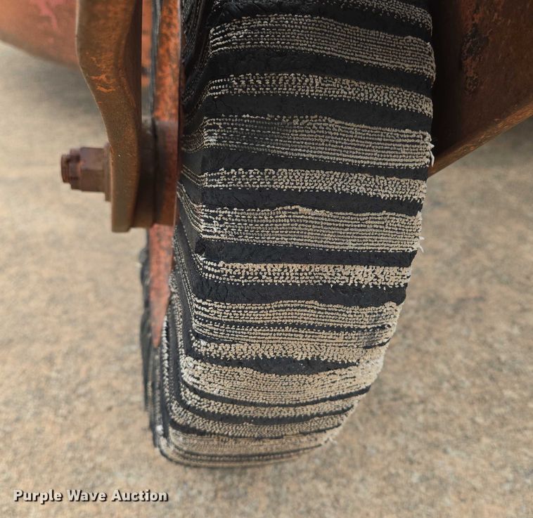 image for item EN8105 1985 Case IH 685 tractor