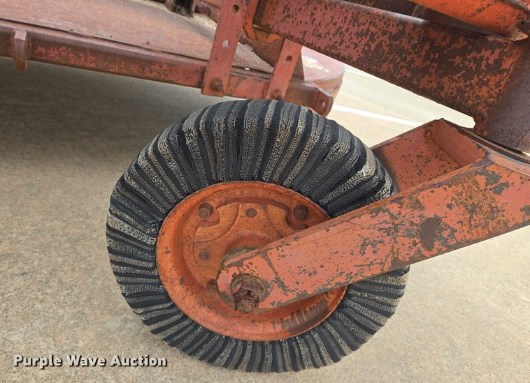 image for item EN8105 1985 Case IH 685 tractor
