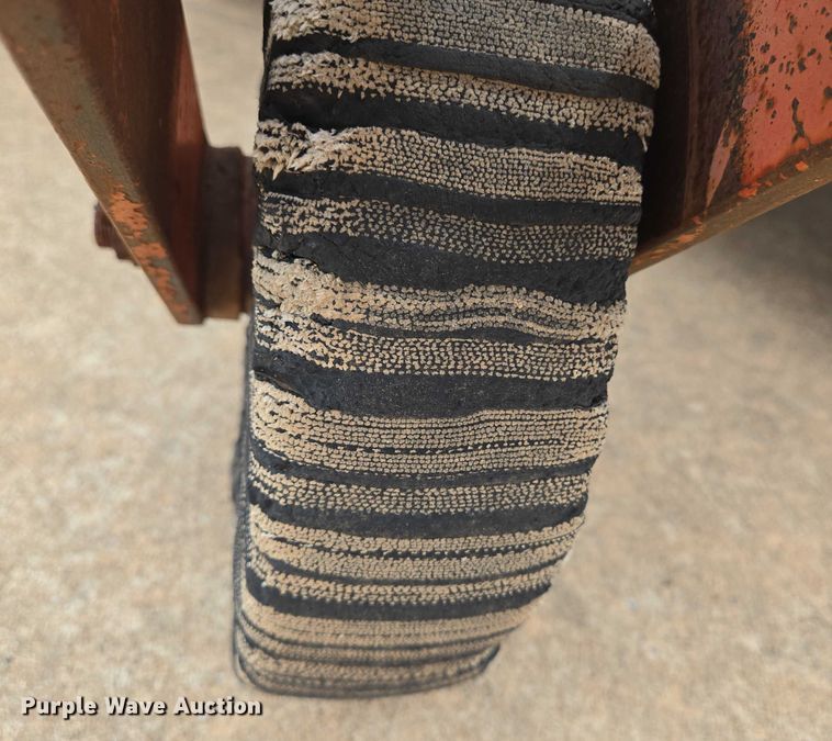 image for item EN8105 1985 Case IH 685 tractor