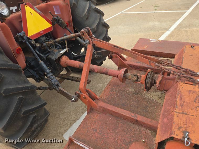 image for item EN8105 1985 Case IH 685 tractor