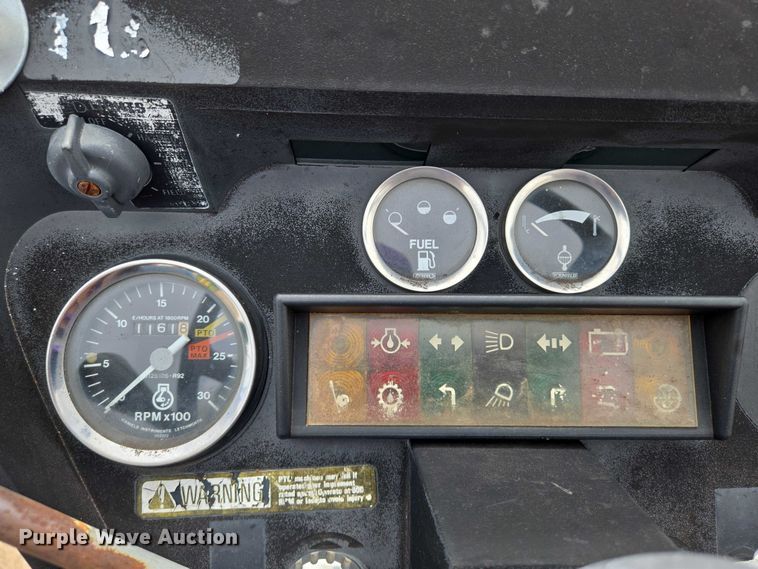 image for item EN8105 1985 Case IH 685 tractor