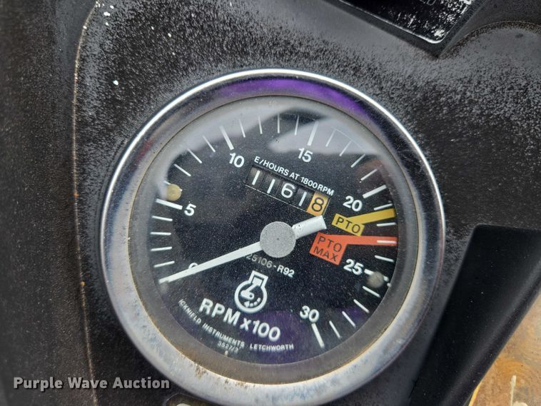 image for item EN8105 1985 Case IH 685 tractor