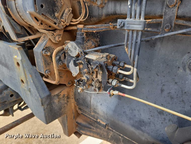 image for item EN8105 1985 Case IH 685 tractor