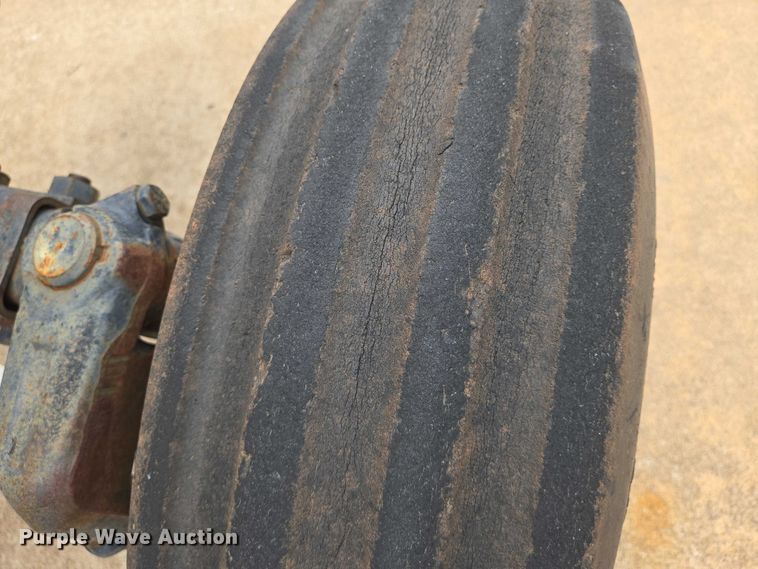 image for item EN8105 1985 Case IH 685 tractor